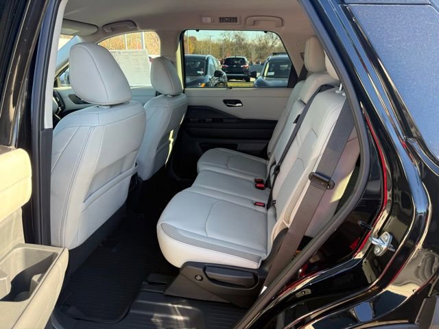 New 2025 Nissan Pathfinder SL image 23