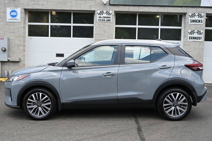 Used 2024 Nissan Kicks SV image 3