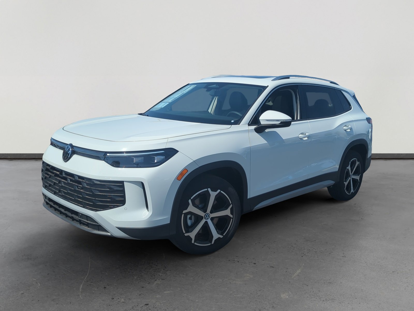 New 2025 Volkswagen Tiguan SE image 1