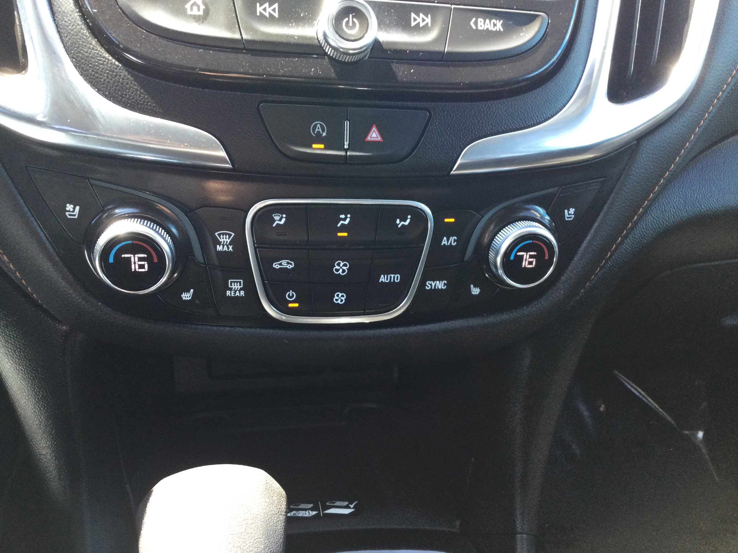 Used 2022 Chevrolet Equinox Premier FWD image 17