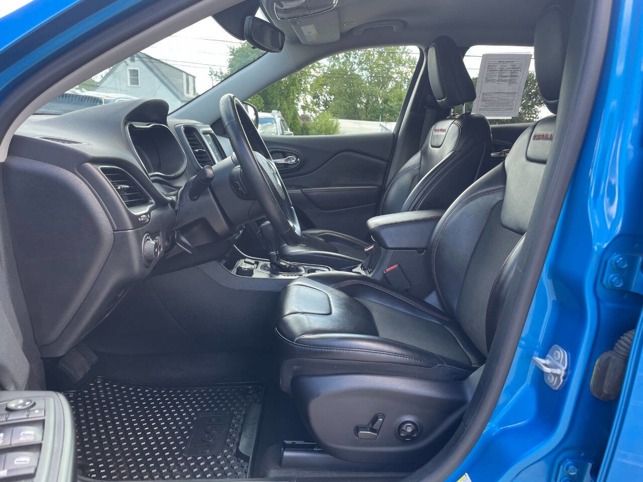 Used 2019 Jeep Cherokee Trailhawk w/ Cold Weather Group image 26