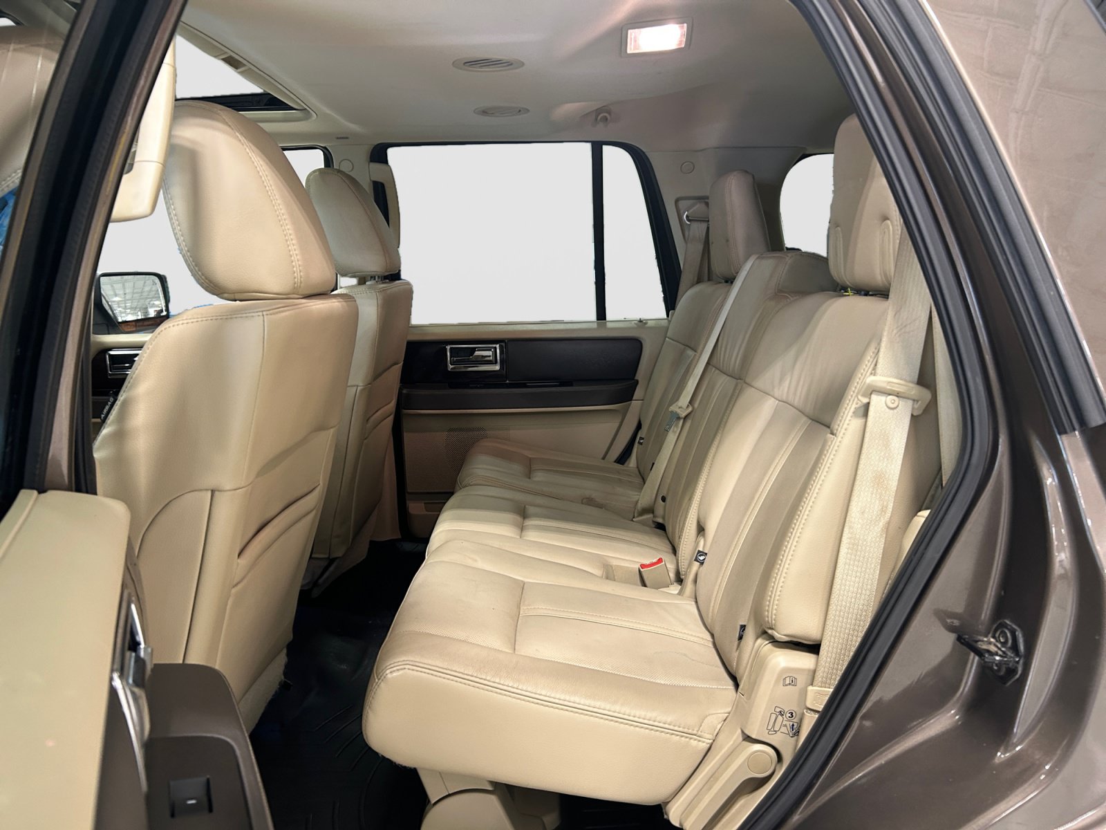 Used 2015 Lincoln Navigator 2WD w/ Equipment Group 101A Reserve image 21