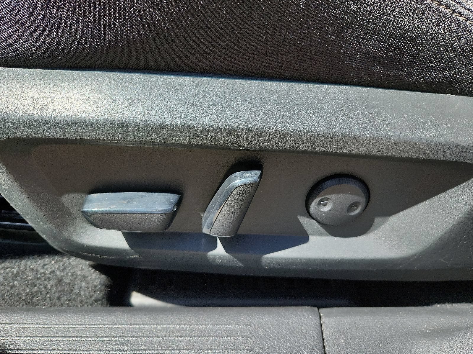 Used 2024 Nissan Rogue SV FWD image 12
