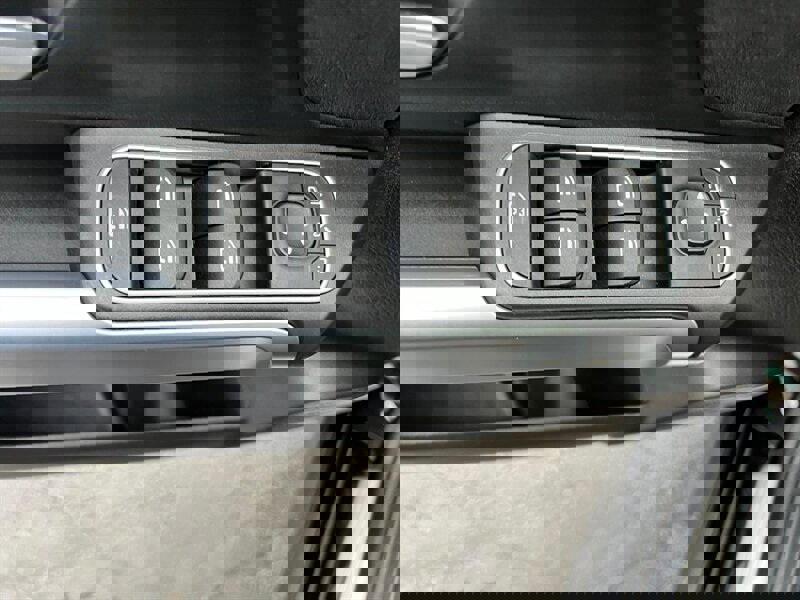 Used 2020 Mercedes-Benz GLB 250 4MATIC w/ AMG Line image 28