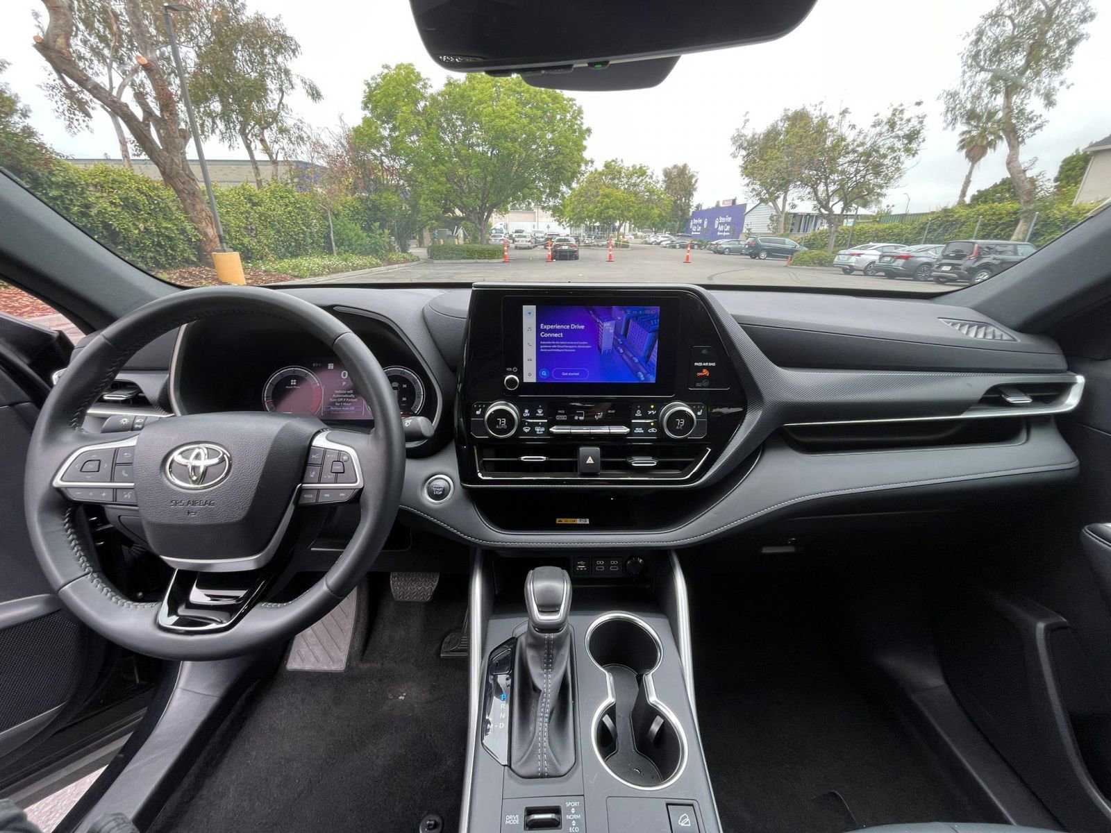 Used 2025 Toyota Highlander XSE AWD/4WD image 36