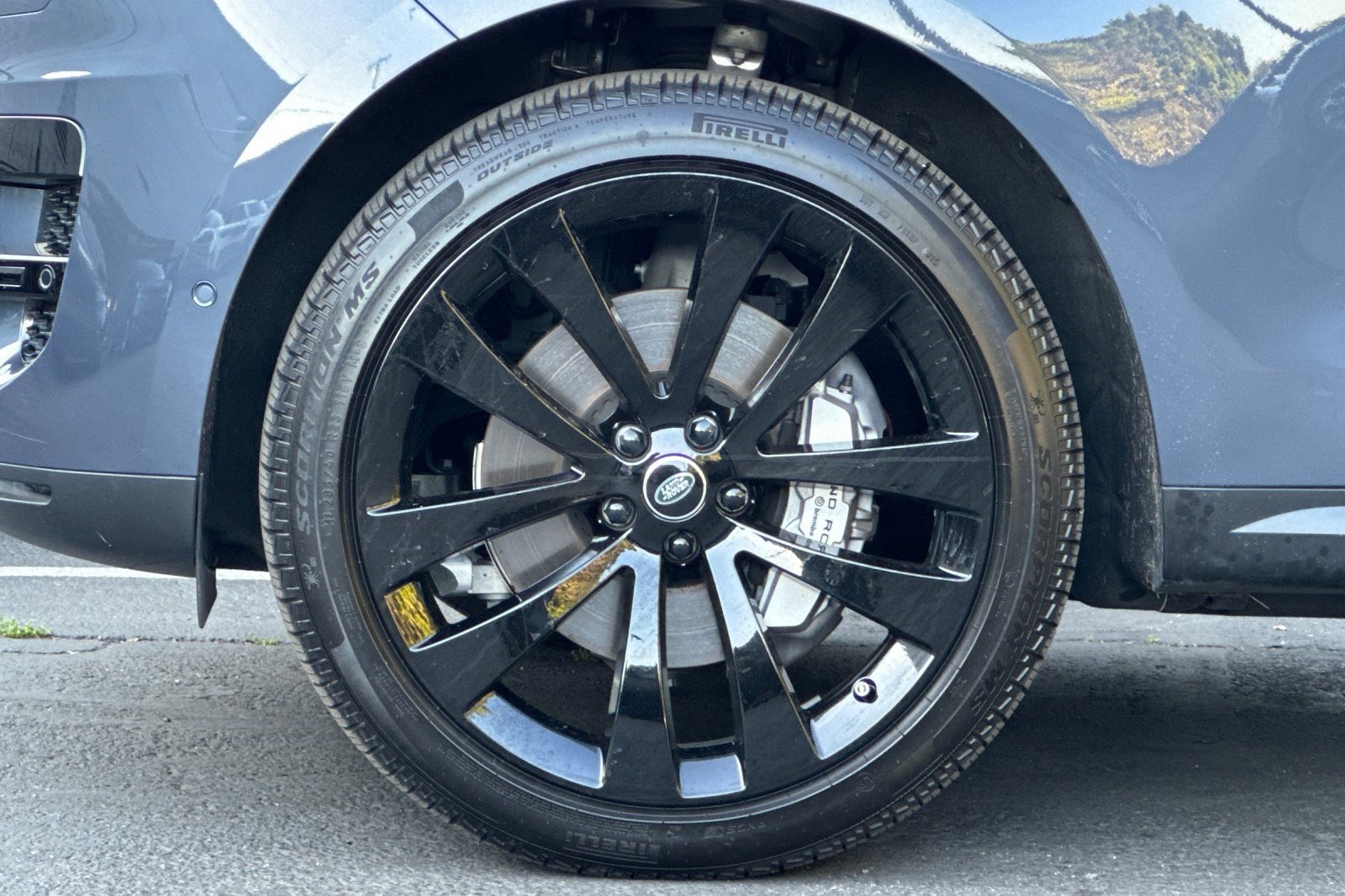 Used 2025 Land Rover Range Rover Sport SE image 13