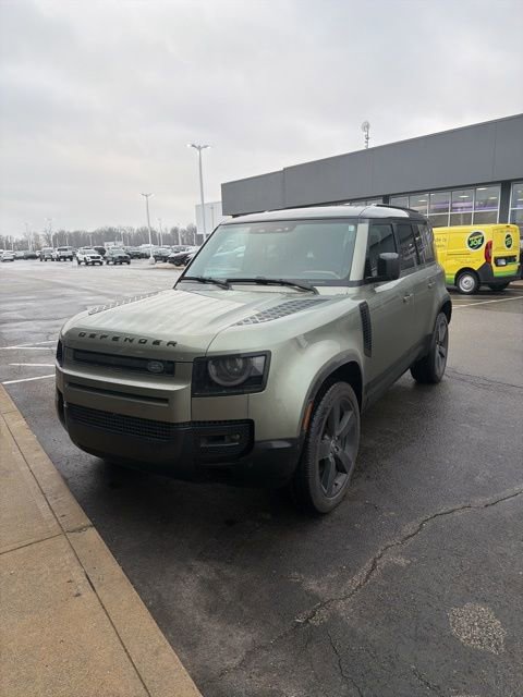 Used 2025 Land Rover Defender 110 X-Dynamic SE image 2