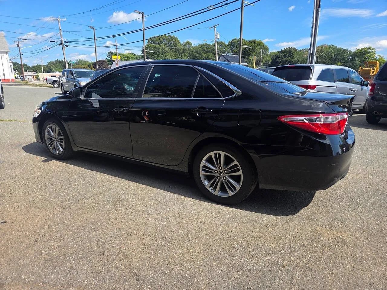 Used 2015 Toyota Camry SE FWD image 19