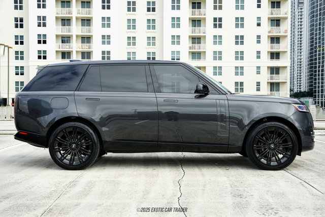 Used 2025 Land Rover Range Rover Long Wheelbase SE image 9