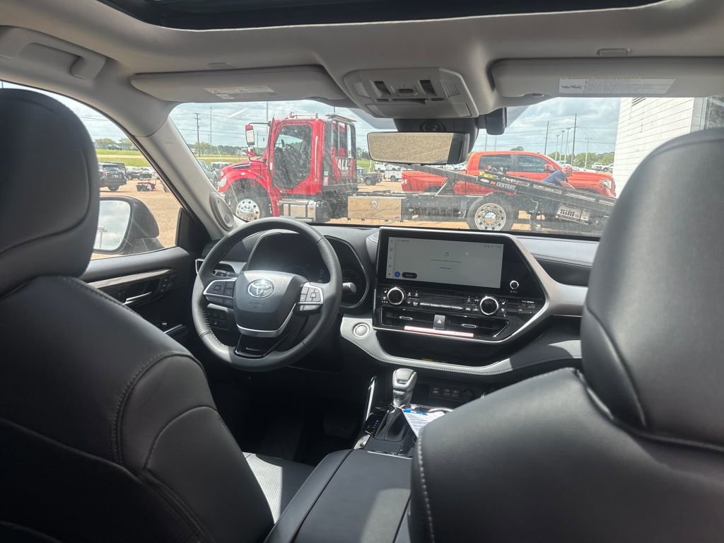 New 2026 Toyota Highlander Platinum image 71