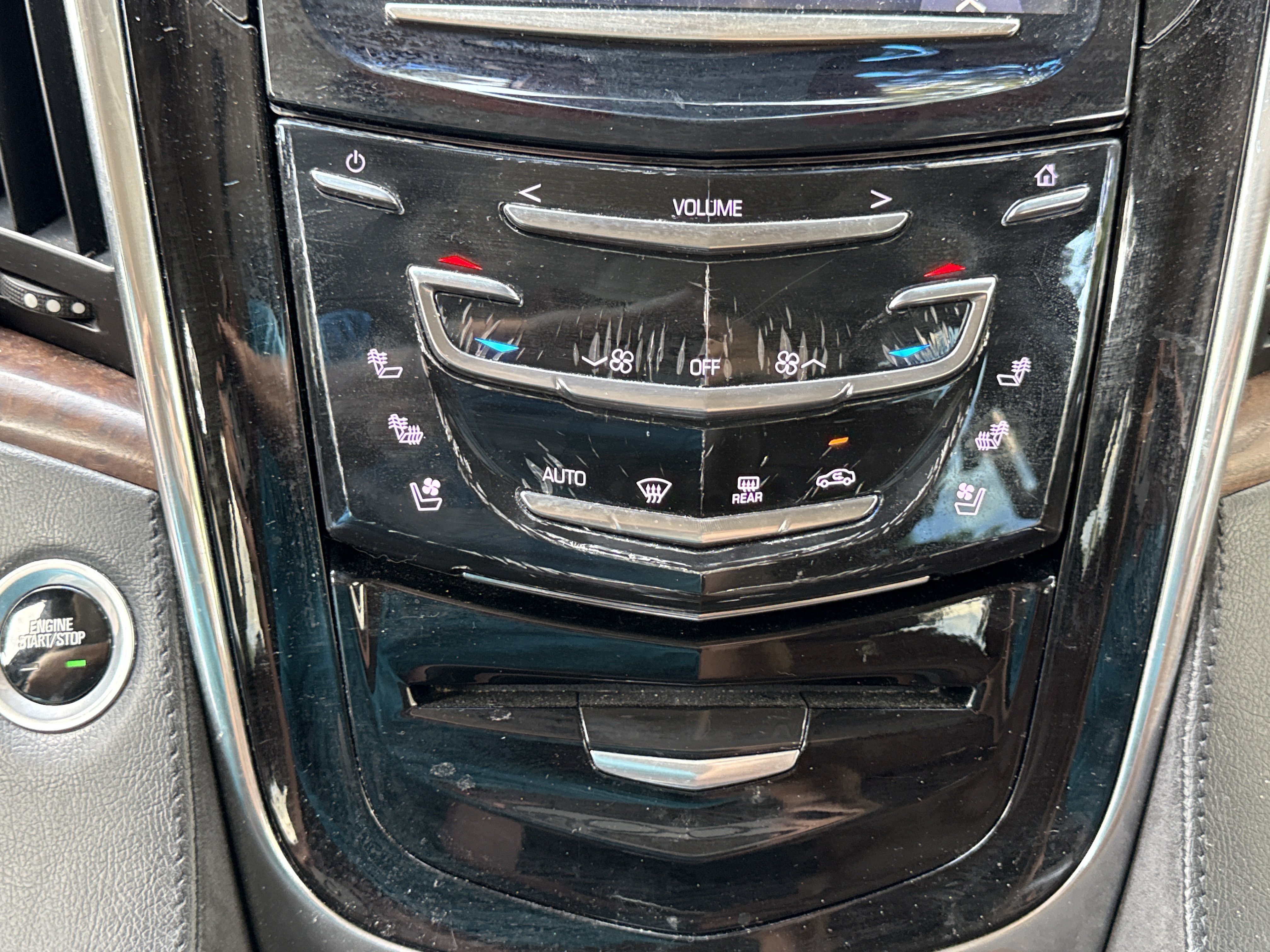Used 2015 Cadillac Escalade Premium AWD/4WD image 25