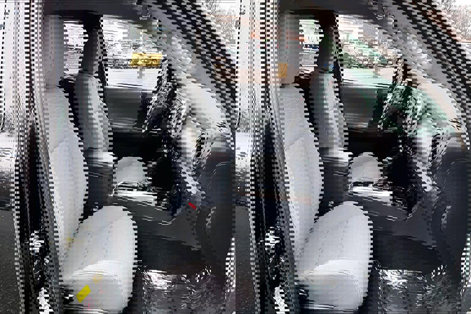 Used 2017 Toyota Tacoma SR5 w/ SR5 Appearance Package (SM) image 9