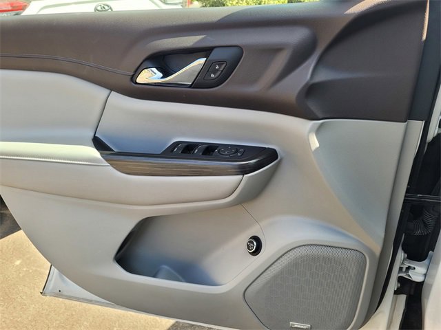 Used 2023 GMC Acadia SLT image 13