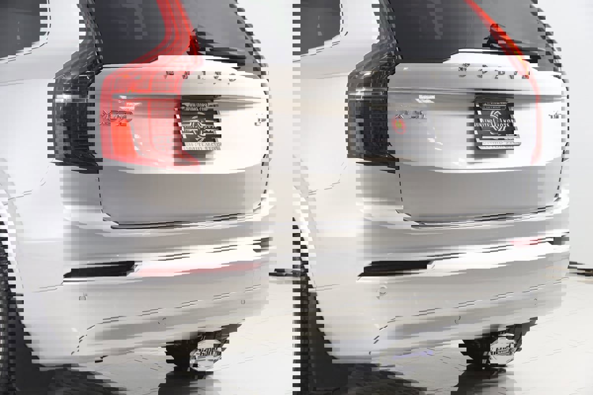 Used 2022 Volvo XC90 T6 Momentum w/ Climate Package image 25