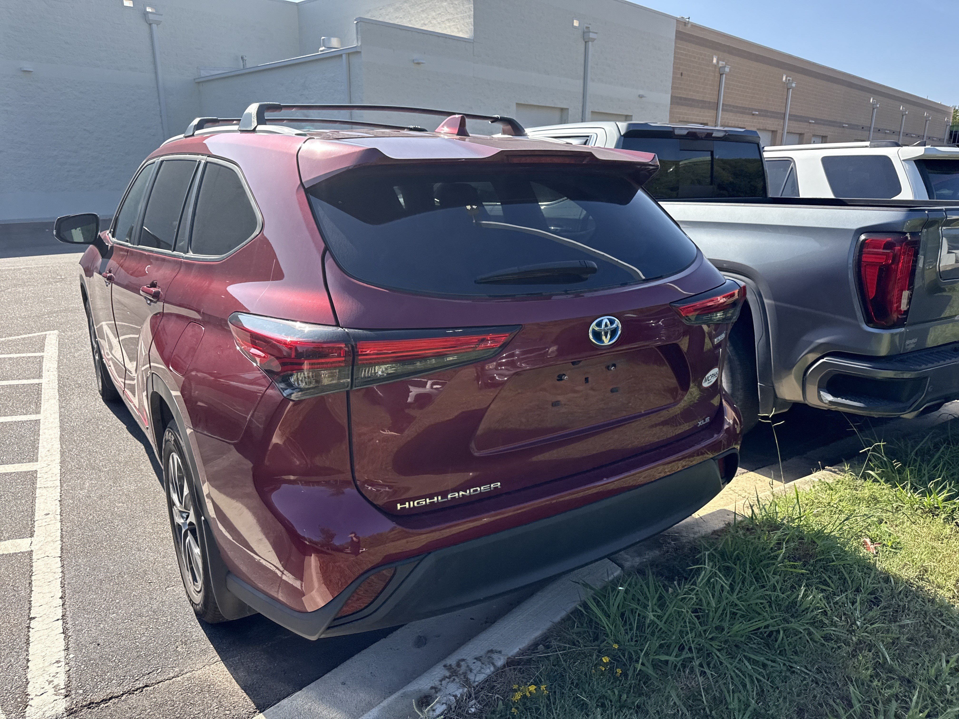 Used 2023 Toyota Highlander XLE AWD/4WD image 11