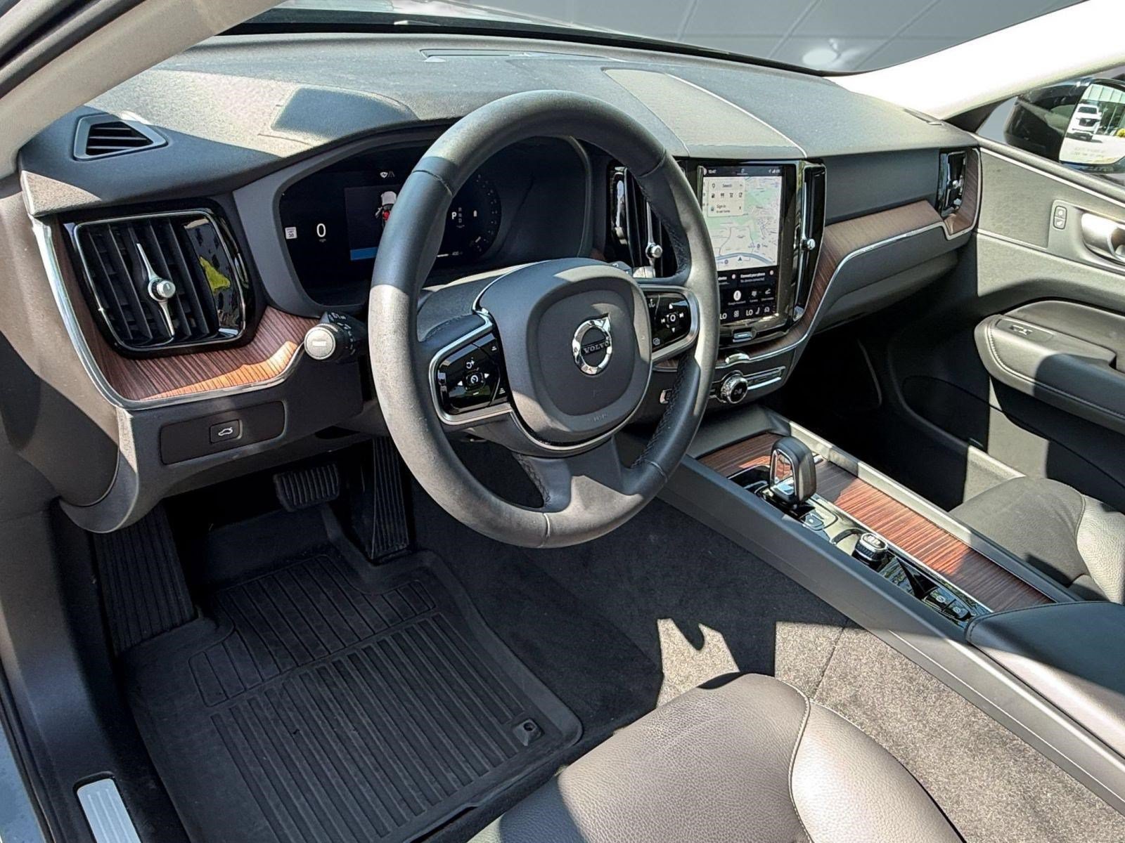 Certified 2024 Volvo XC60 B5 Plus w/ Protection Package Premier AWD/4WD image 4