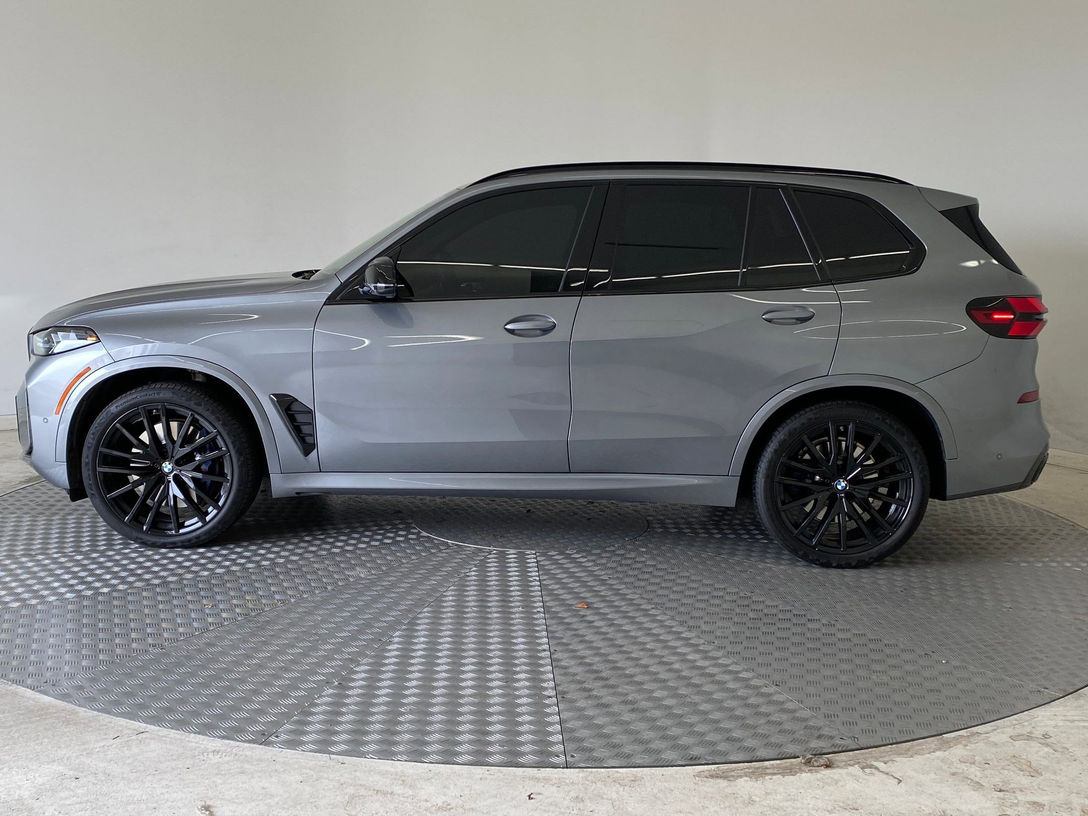 Certified 2024 BMW X5 M60i w/ M Sport Professional Package image 2