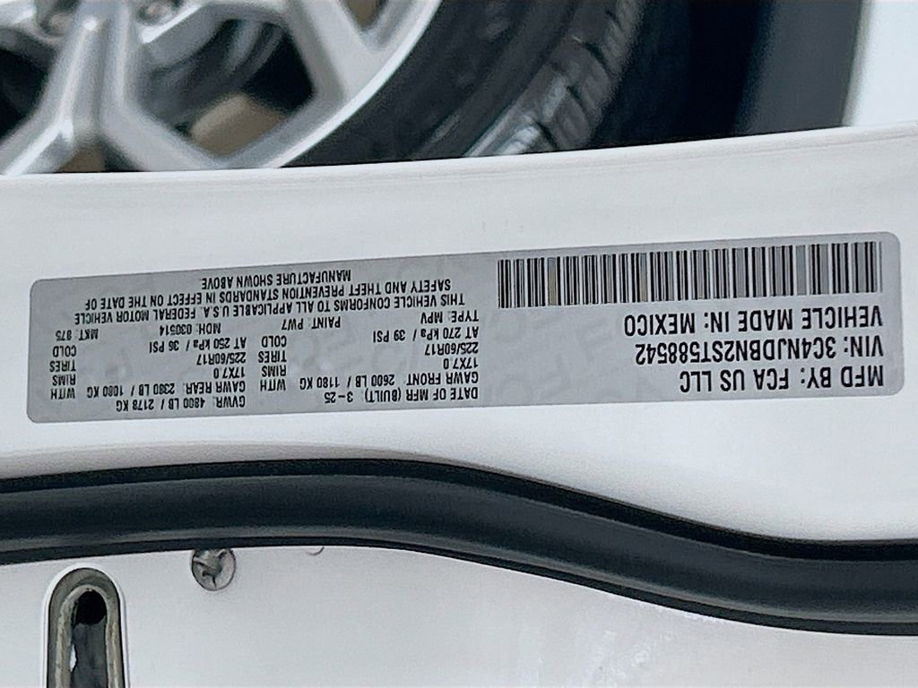 Used 2025 Jeep Compass Latitude image 28