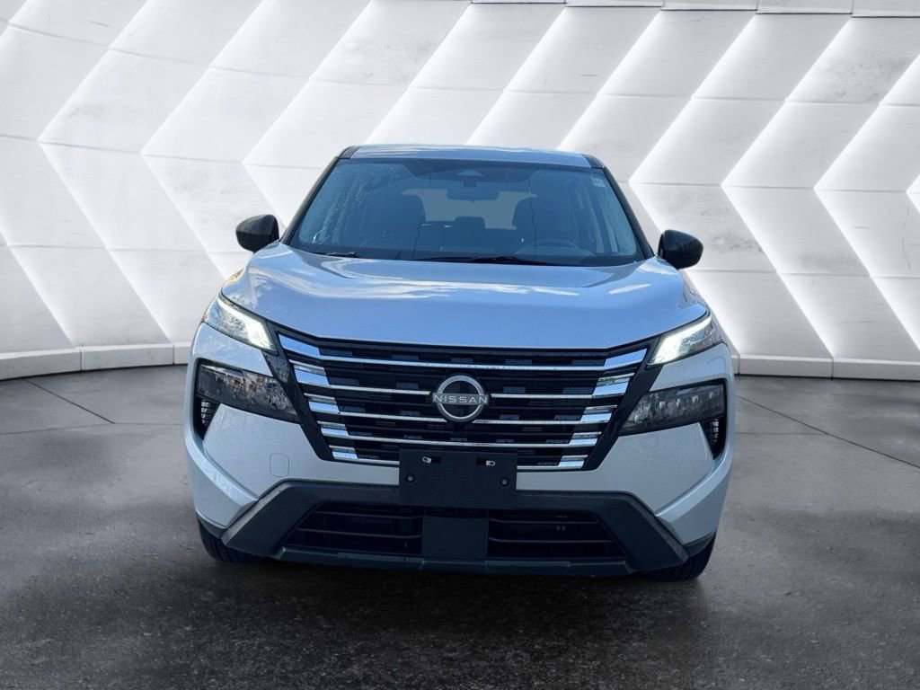 Used 2025 Nissan Rogue S image 2