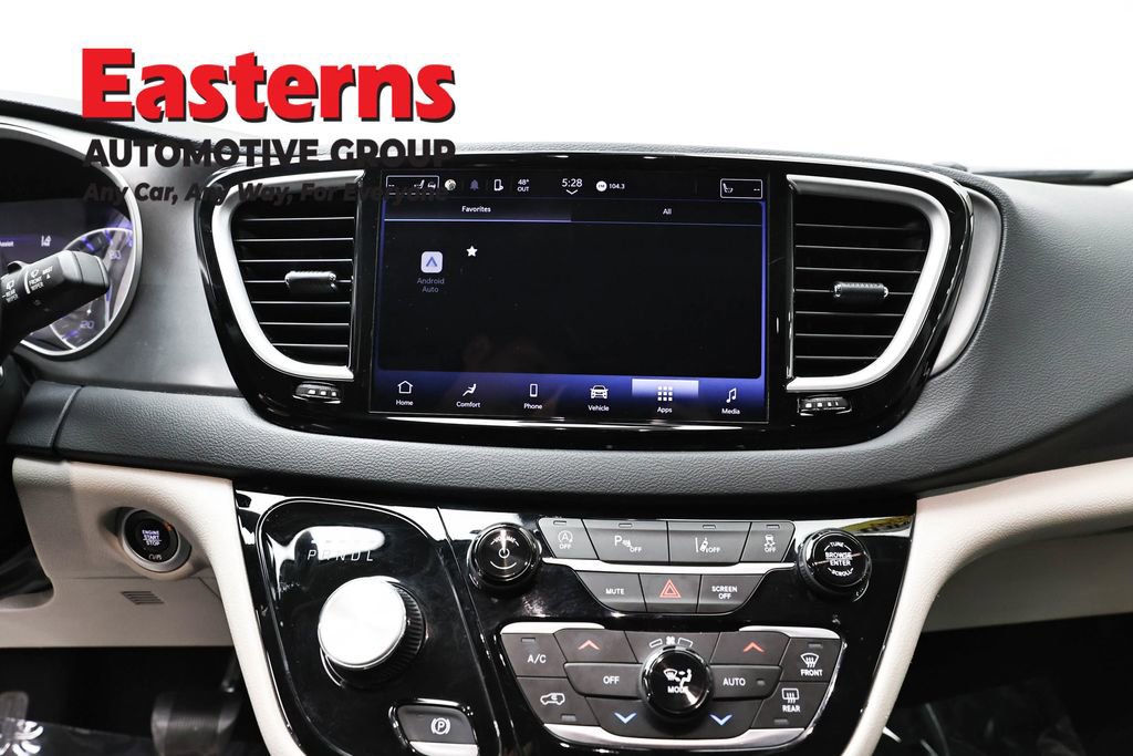 Used 2023 Chrysler Pacifica Touring-L FWD image 12