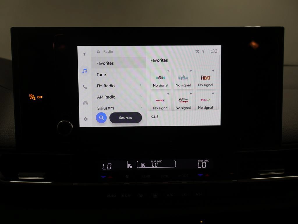 Used 2025 Toyota Sienna LE FWD image 26