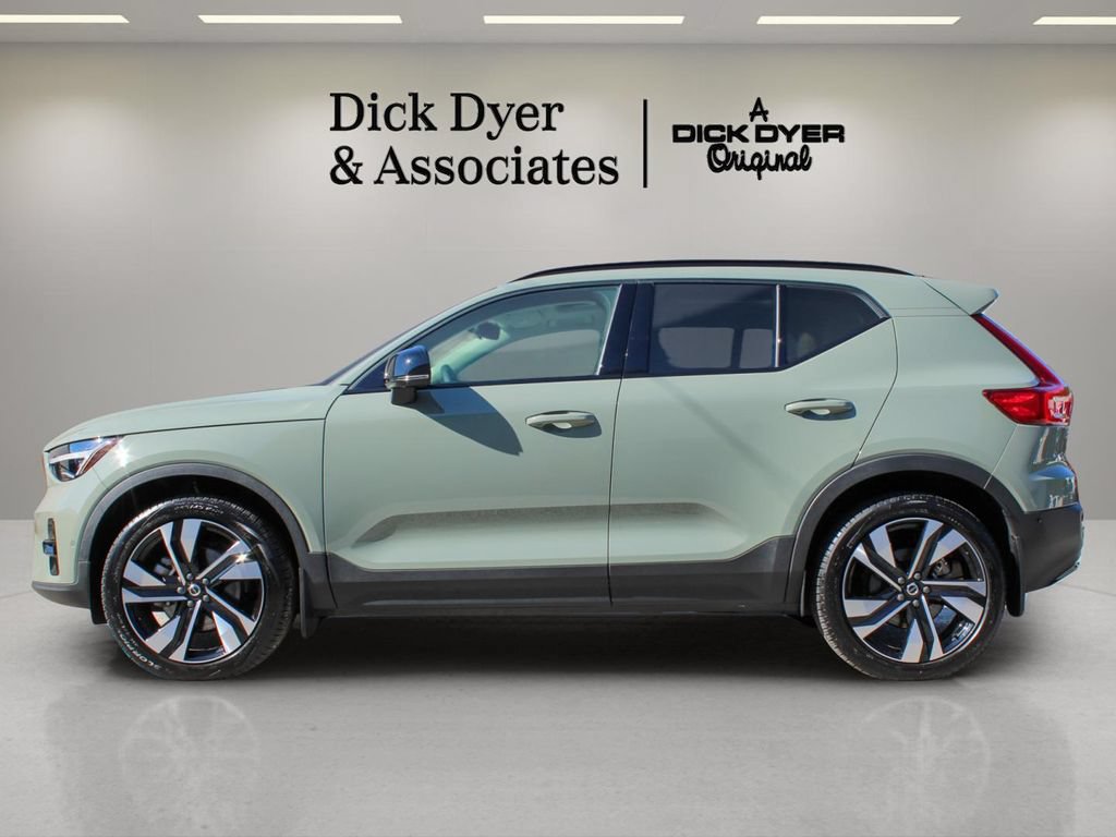 Used 2025 Volvo XC40 B5 Ultra w/ Protection Package Premier AWD/4WD image 15