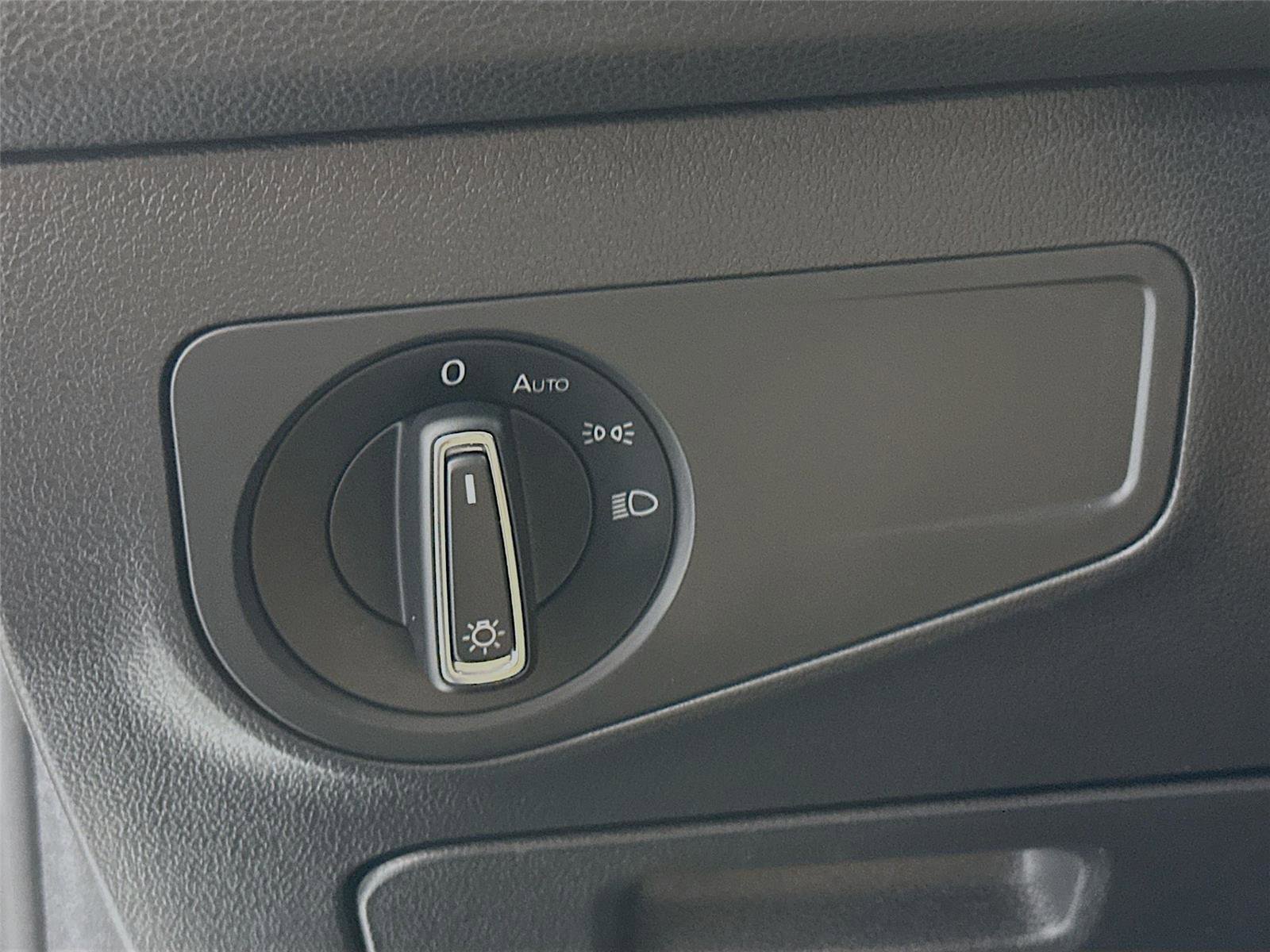 Used 2022 Volkswagen Tiguan SE image 10