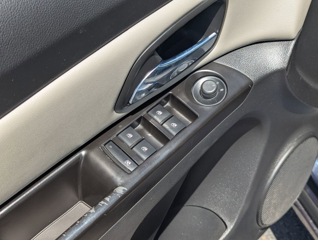 Used 2014 Chevrolet Cruze LT FWD image 16