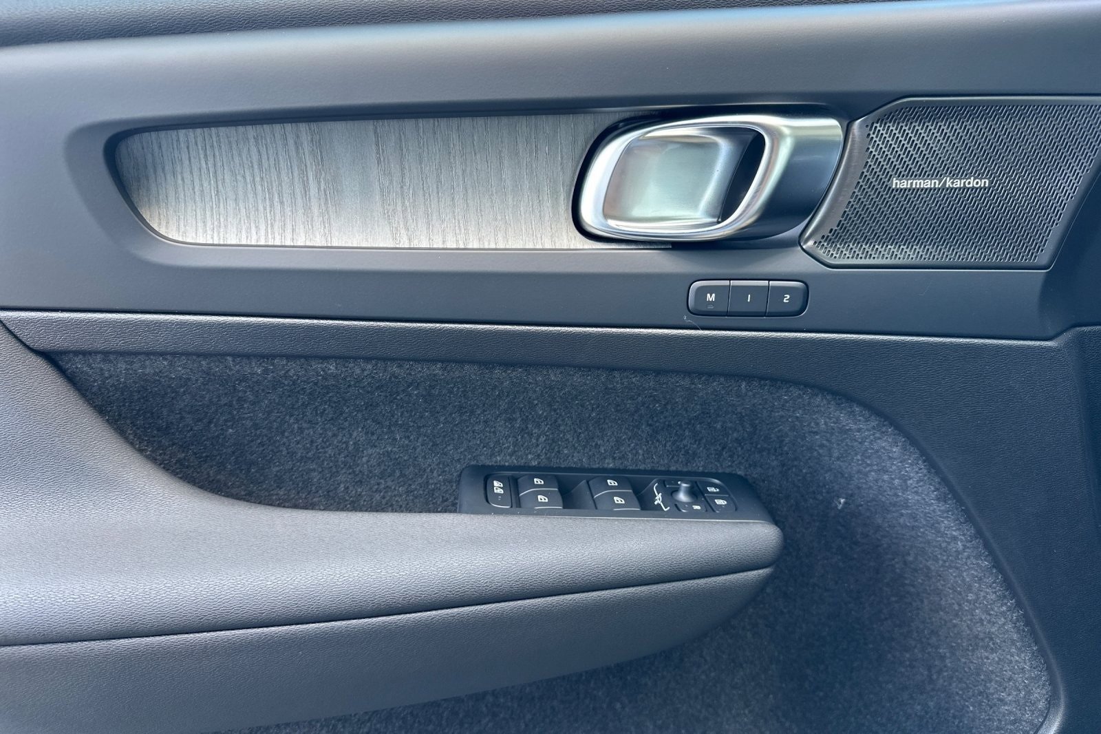 New 2026 Volvo XC40 B5 Ultra w/ Protection Package Premier image 13