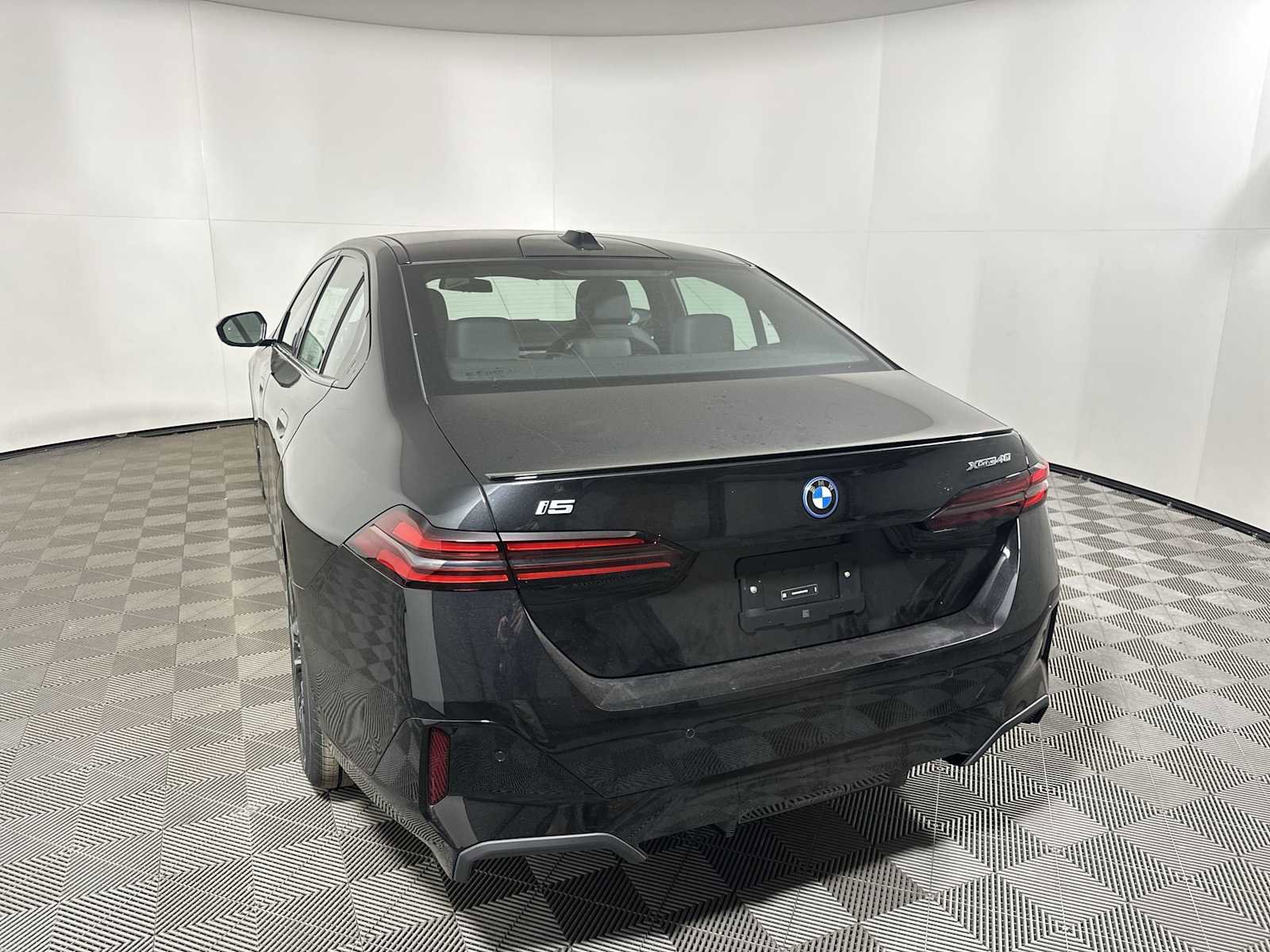 New 2026 BMW i5 eDrive40 w/ M Sport Package image 3