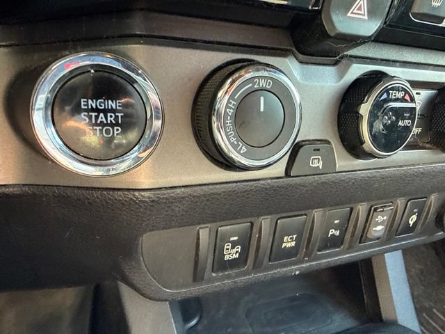 Used 2016 Toyota Tacoma TRD Off-Road AWD/4WD image 26