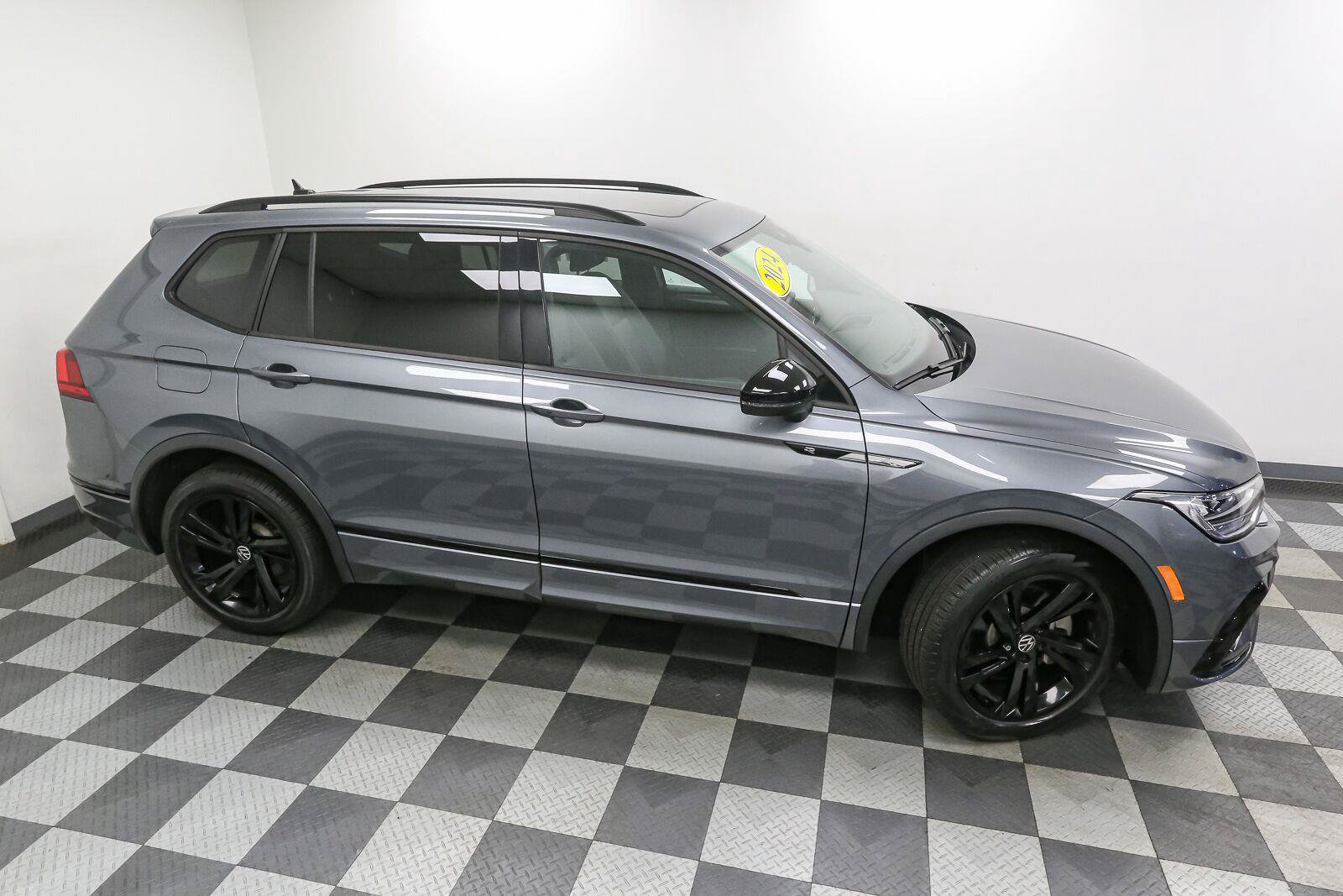 Certified 2024 Volkswagen Tiguan SE R-Line FWD image 6