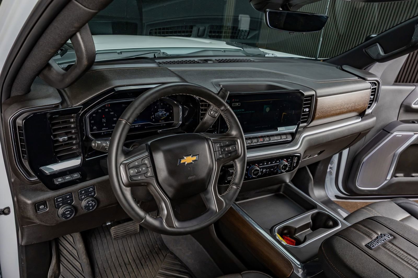 Used 2025 Chevrolet Silverado 2500 High Country w/ Technology Package image 18