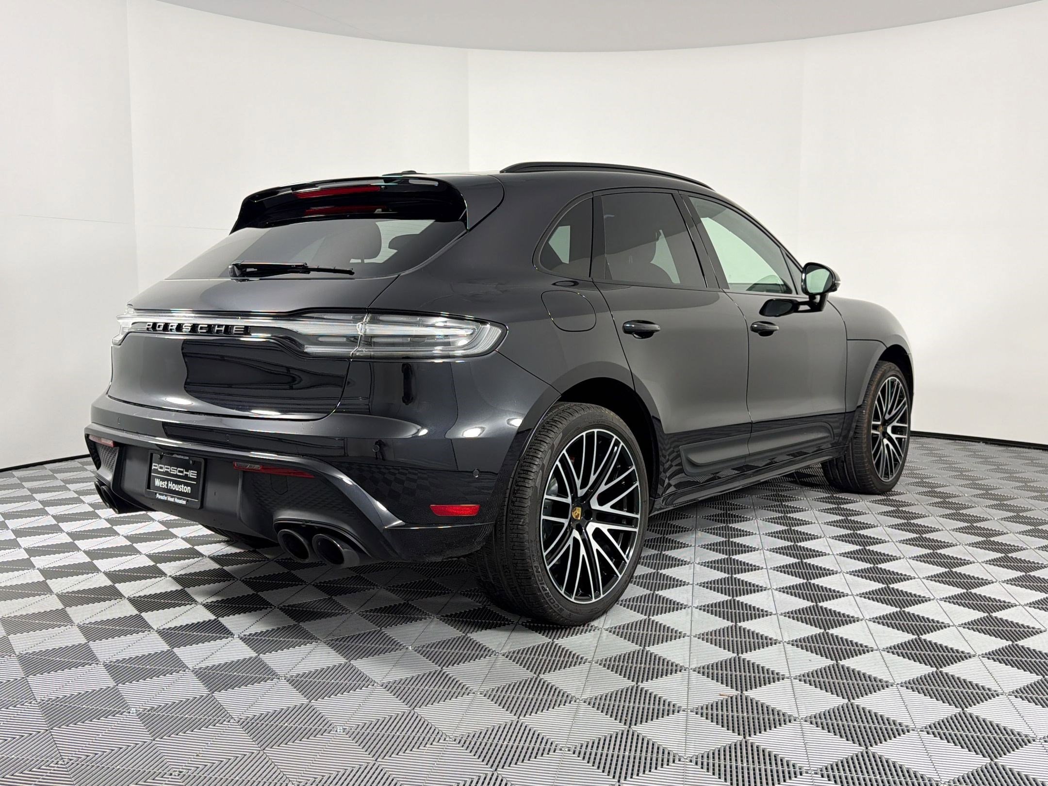 Certified 2023 Porsche Macan GTS AWD/4WD image 9