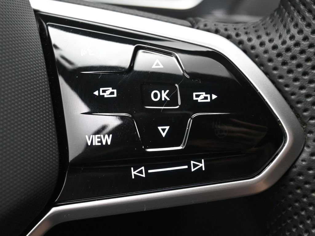 Used 2023 Volkswagen Tiguan SE R-Line image 18