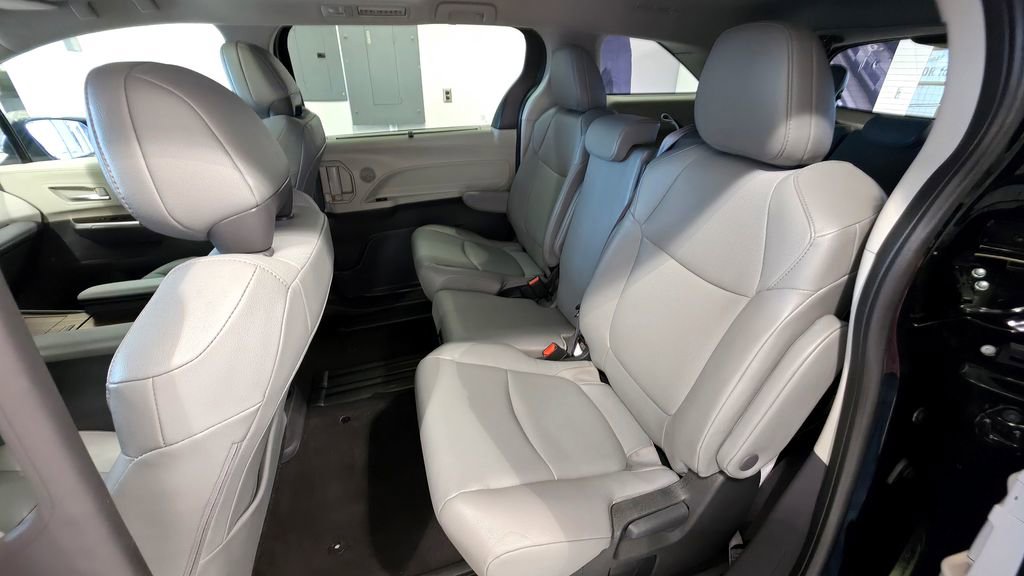 Used 2024 Toyota Sienna XLE image 57