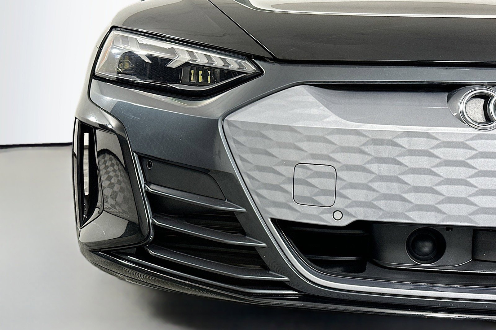 Used 2022 Audi e-tron GT Premium Plus image 16