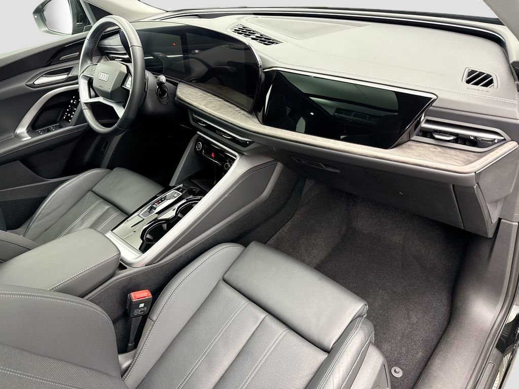 Used 2025 Audi Q5 Premium Plus w/ Premium Plus image 16