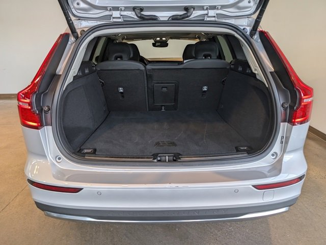 Used 2025 Volvo V60 B5 Cross Country Plus image 5