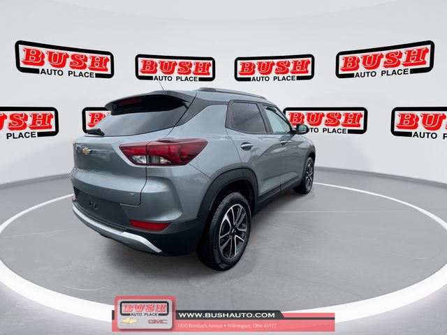 Used 2025 Chevrolet TrailBlazer LT image 2