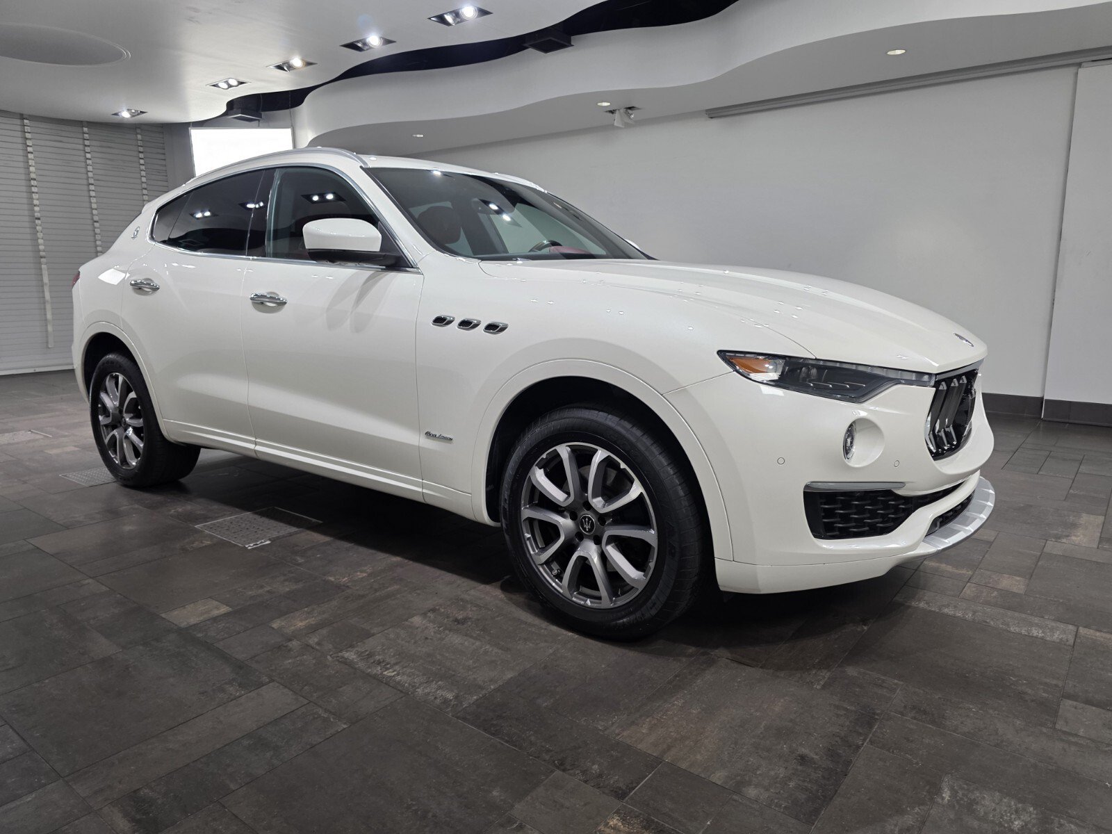 Used 2021 Maserati Levante GranLusso AWD/4WD image 26
