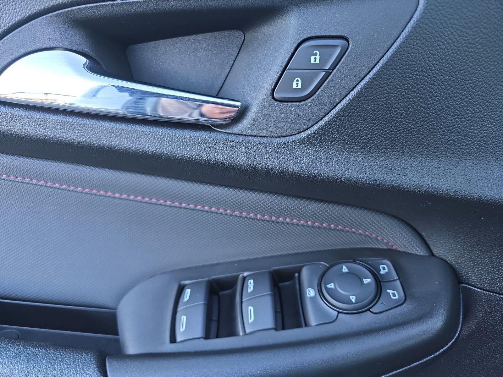 Used 2023 Chevrolet TrailBlazer RS image 28