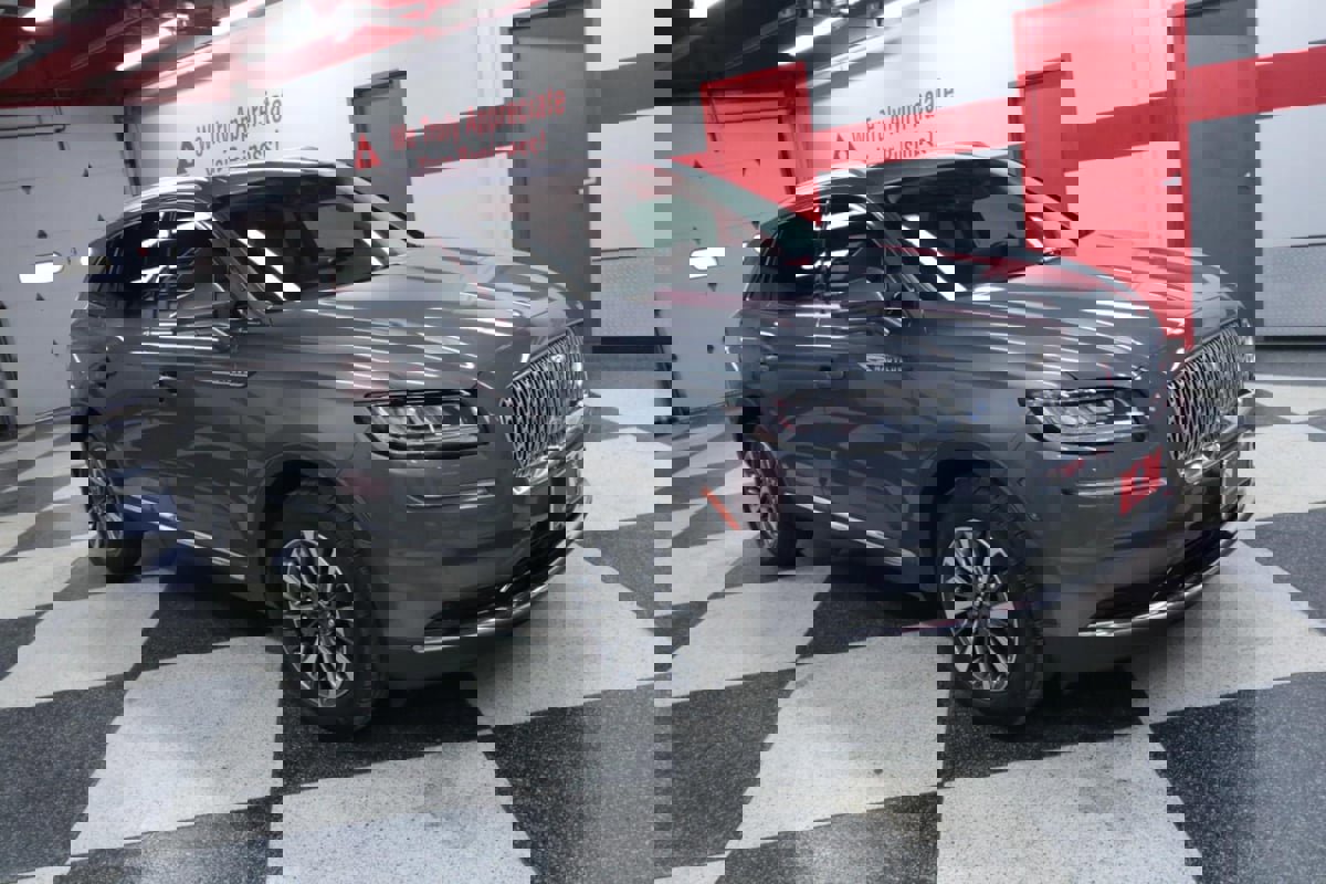 Used 2021 Lincoln Nautilus FWD w/ Equipment Group 101A image 3