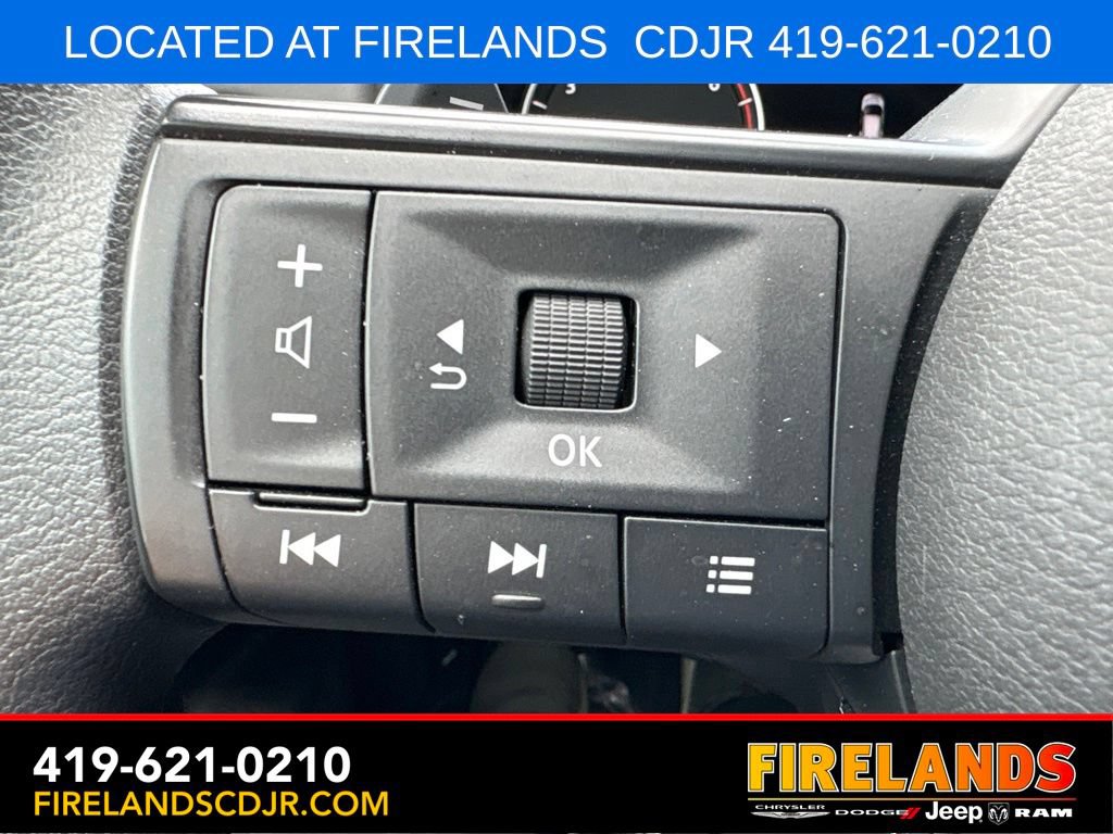Used 2023 Nissan Rogue S AWD/4WD image 26