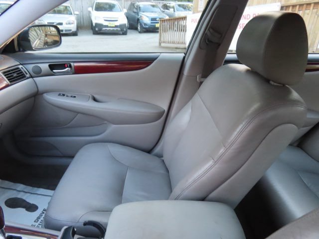 Used 2004 Lexus ES 330 w/ Premium Pkg FWD image 19