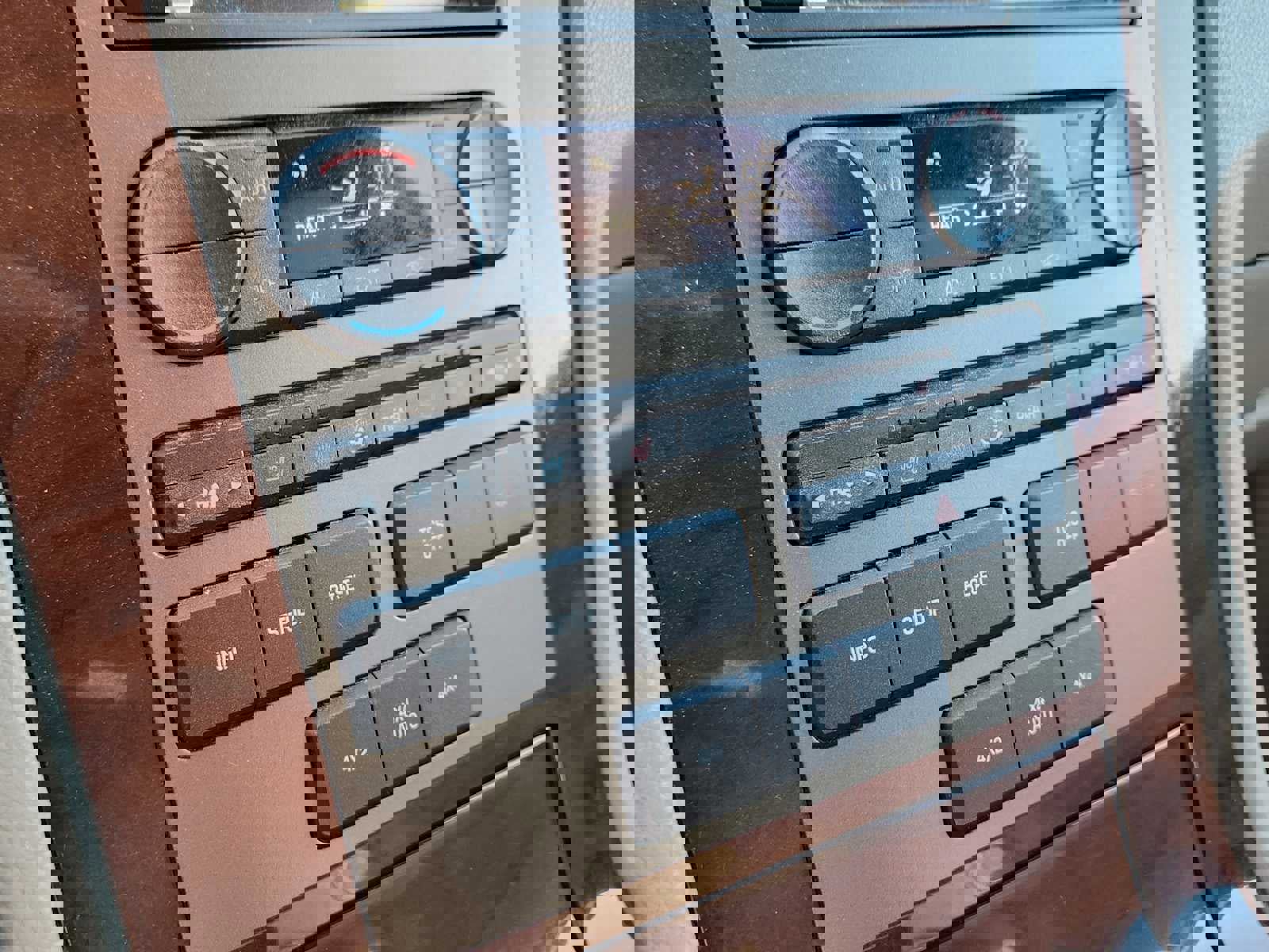 Used 2012 Lincoln Navigator 4WD image 23