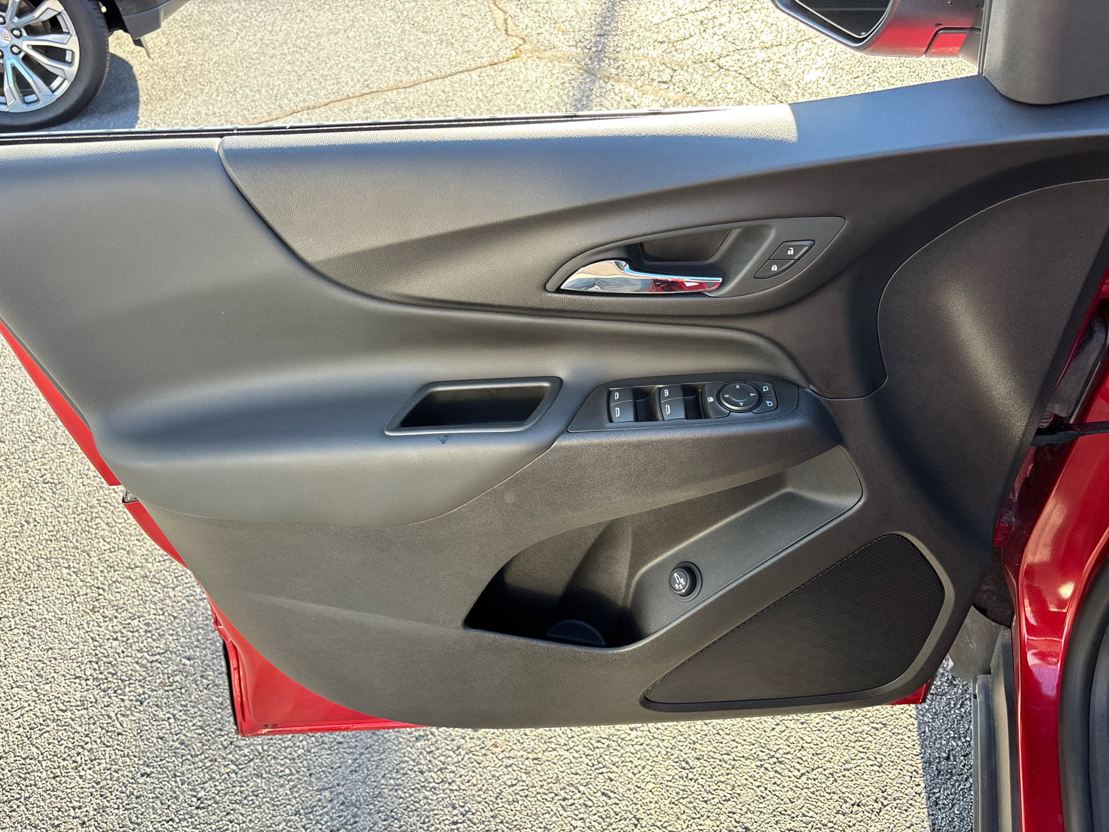 Used 2024 Chevrolet Equinox LT image 11