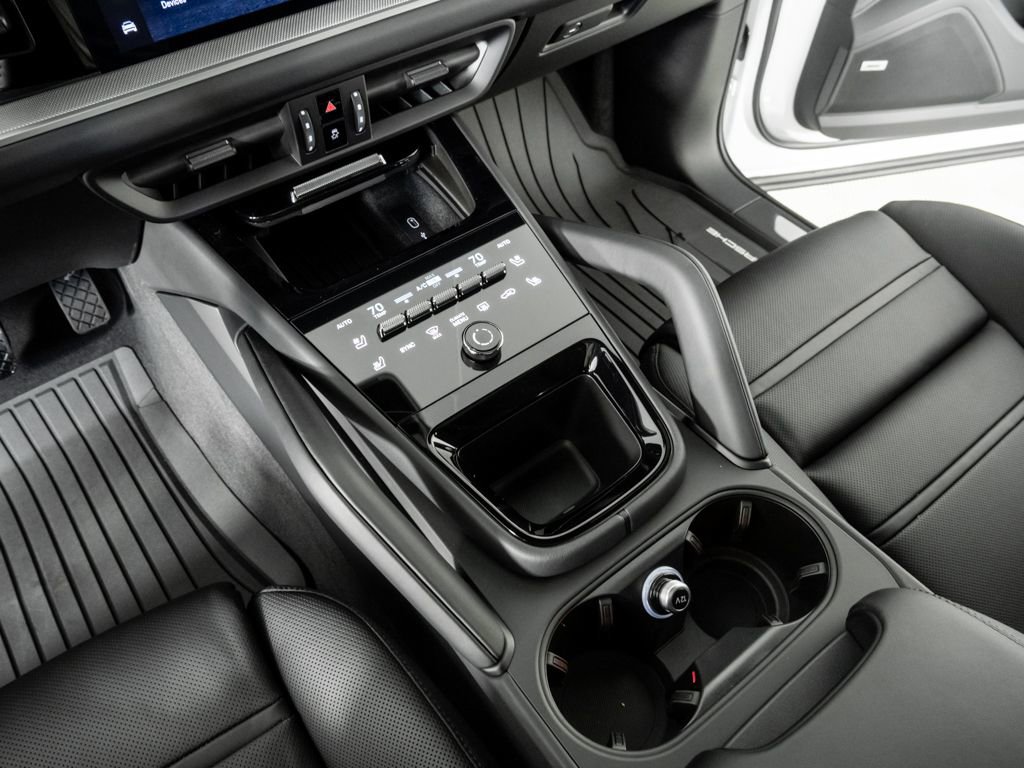 New 2026 Porsche Cayenne image 18