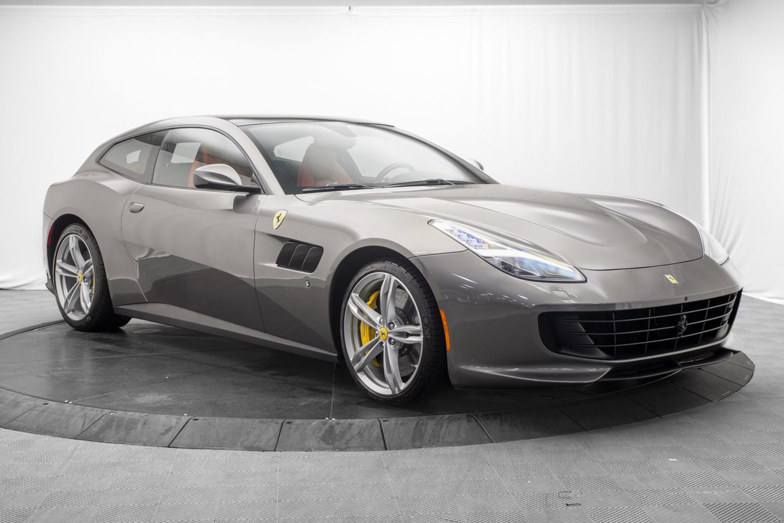 Used 2018 Ferrari GTC4Lusso AWD/4WD image 9