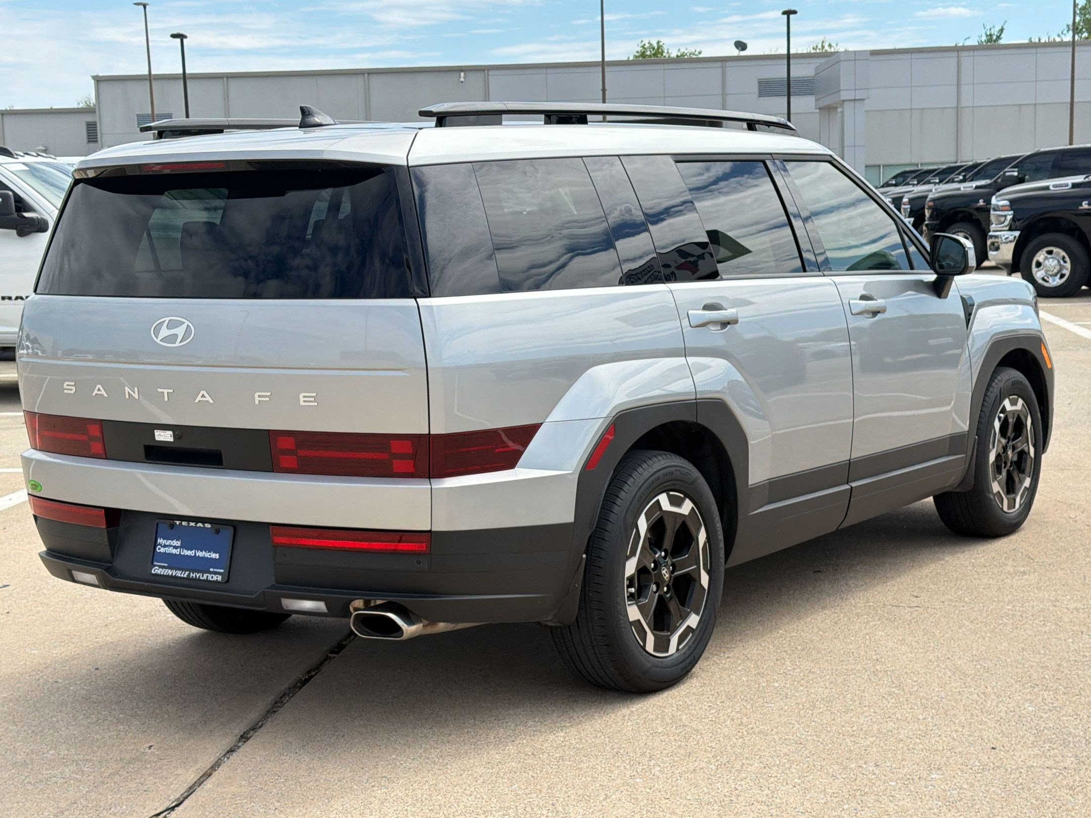 Certified 2025 Hyundai Santa Fe SEL image 9